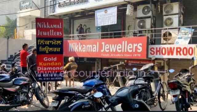 जालंधरः Nikkamal Jewelers सहित पांच जगहों पर इंकम टैक्स की दबिश