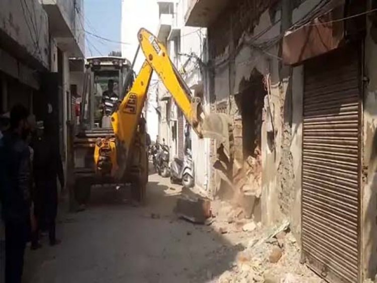 जालंधरः एक्शन में नगर निगम, अवैध निर्माण पर चली की डिच, देखें वीडियो