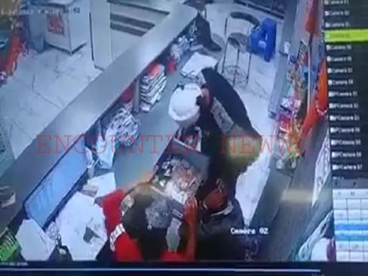 पंजाबः बंदूक के बल पर GMP फार्मेसी से नगदी ले फरार लुटेरा, घटना CCTV में कैद