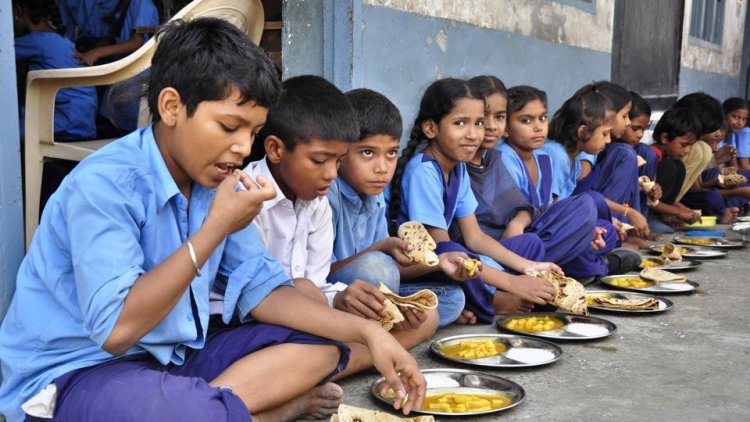 सरकारी स्कूल की बड़ी लापरवाही से 25 बच्चे पड़े बीमार
