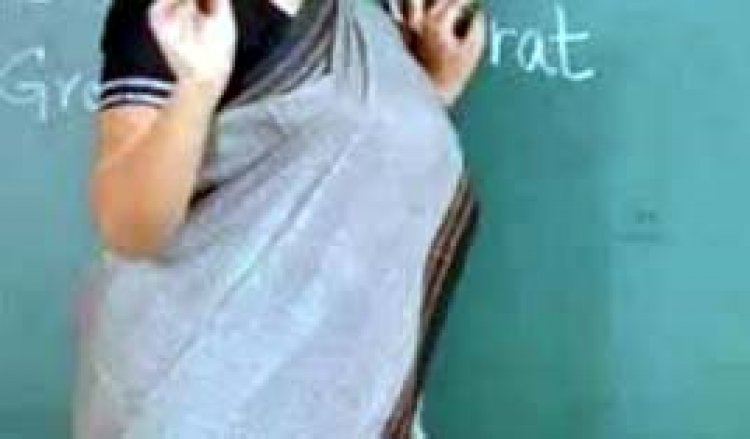 छेड़छाड़ और अश्लील कमेंट करते थे छात्र, परेशान टीचर ने दर्ज कराई FIR