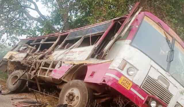 रोडवेज बस को ट्रक ने मारी टक्कर, 6 लोगों की मौत