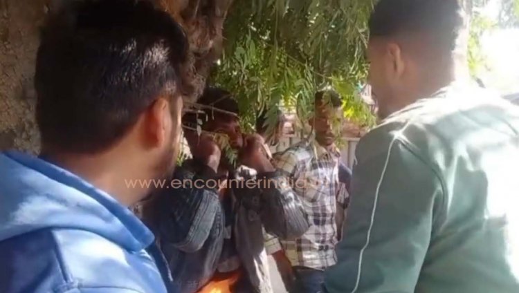 पंजाबः पढ़ने जा रही युवती से मोबाईल छीन भागे लुटेरे, देखें वीडियो