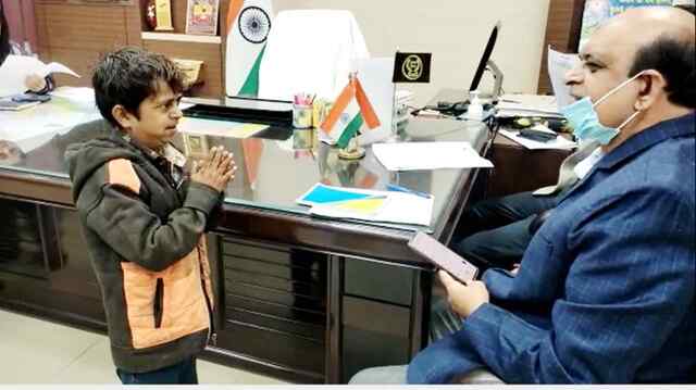 ‘शरीफ’ को आवास तो मिल गया अब, रोटी पकाकर खिलाने वाली चाहिए