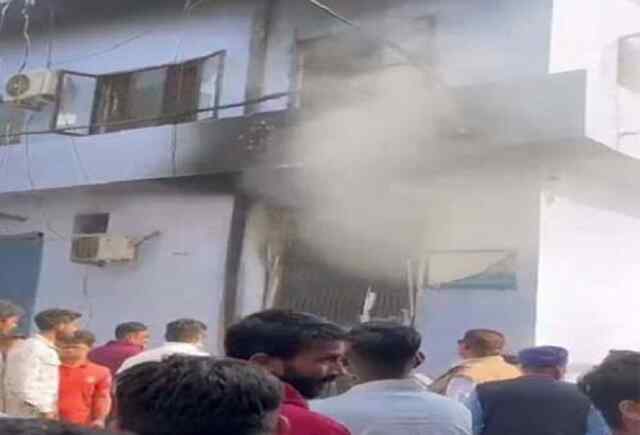 पंजाबः कपड़े की फैक्टरी में लगी भीषण आग