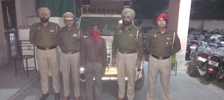 जालंधरः चोरी का सामान बेचने जा रहे 2 चोरों को पुलिस ने दबोचा