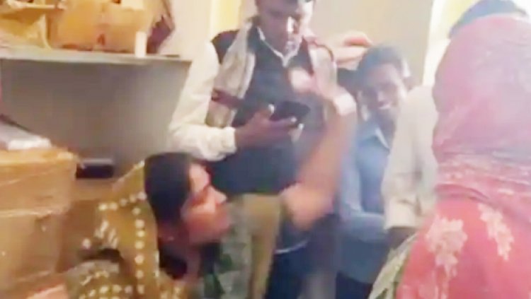 कांग्रेस MLA ने बिजलीकर्मी को मारा थप्पड़, देखें वीडियो