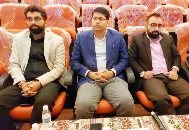 मतगणना से जुड़े अधिकारियों व कर्मचारियों को दिया प्रशिक्षण