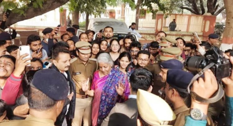 स्टूडेंट के सवालों का निर्मला सीतारमण ने कुछ ऐसे दिया जवाब