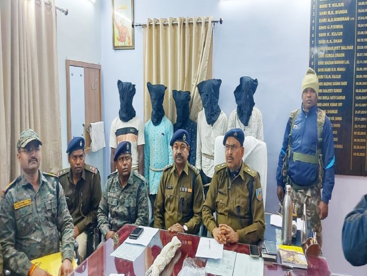 युवक ने काटा सिर, दोस्तों ने कटे सिर के साथ ली सेल्फी