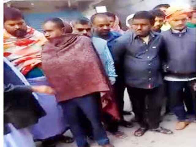 पेड़ से लटकता मिला युवक का शव, इलाके में फैली सनसनी