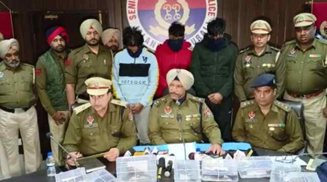 जालंधरः लखबीर लंडा गैंग के 3 सदस्य हथियारों सहित गिरफ्तार, देखें वीडियो