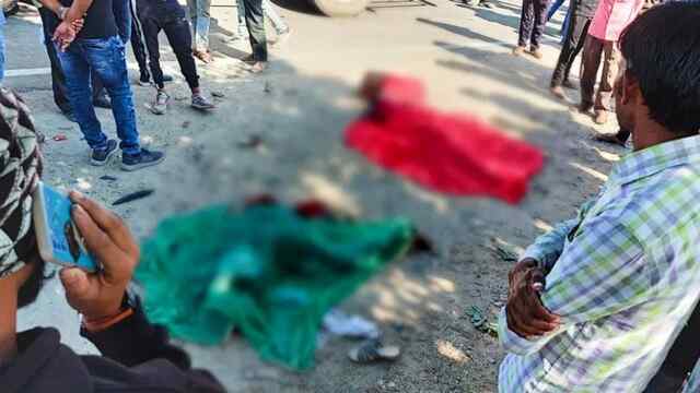 दर्दनाक : मौत बनकर आई बेकाबू बस, तीन की हुई मौके पर मौत