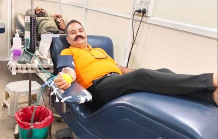 बददी के सुमित शर्मा ने किया जीवन का 60वां रक्तदान