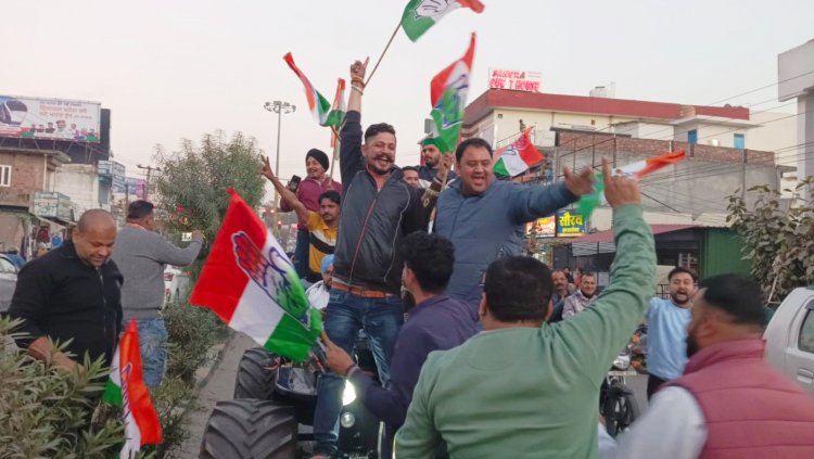 सुखविंदर सिंह सुक्खू को सीएम बनाए जाने को लेकर कांग्रेस कार्यकर्ताओं ने मनाया जशन 