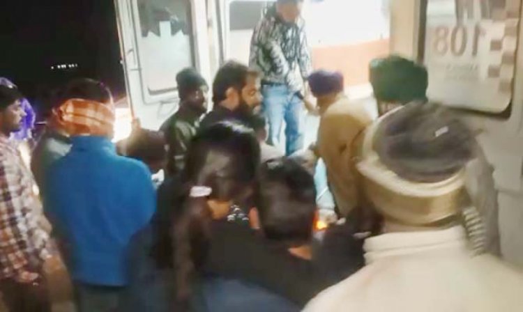 जालंधरः यात्रियों से भरे ऑटो को कार चालक ने मारी टक्कर, कई घायल, देखें वीडियो