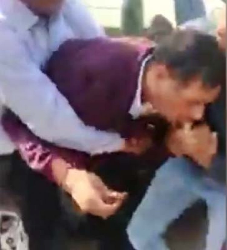 रिश्वत लेते सब इंस्पेक्टर को किया काबू तो निगल गया पैसे, देखें वीडियो 