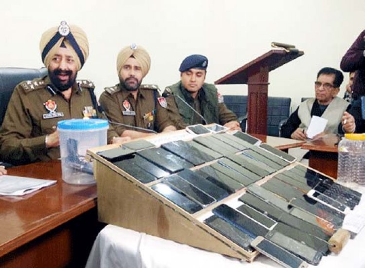 पंजाबः मोबाइल चोर गिरोह के 4 सदस्य गिरफ्तार, 50 मोबाइल सहित अन्य सामान बरामद