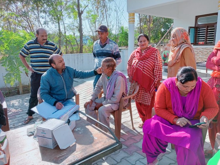 जिला ऊना मे साँसद मोबाइल स्वास्थ्य सेवा 186 टीम ने की  लोगों के स्वास्थ्य की जांच
