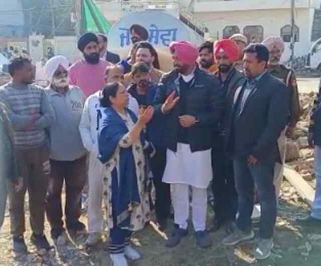 जालंधरः लतीफपुरा लोगों का हाल जानने पहुंचे कांग्रेस विधायक सुखपाल खैहरा, देखें वीडियो