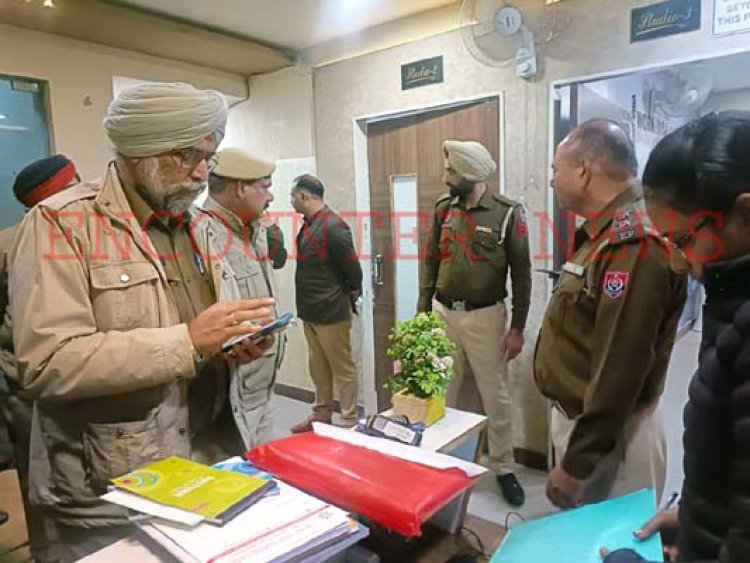 जालंधरः ट्रेवल एजेंटों के दफ्तर में पुलिस की दबिश, कई घंटों तक चली जांच