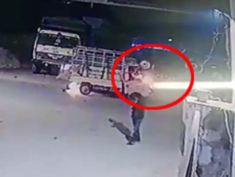 जालंधरः छोटे हाथी की ट्रैक्टर से भयानक टक्कर, देखे CCTV