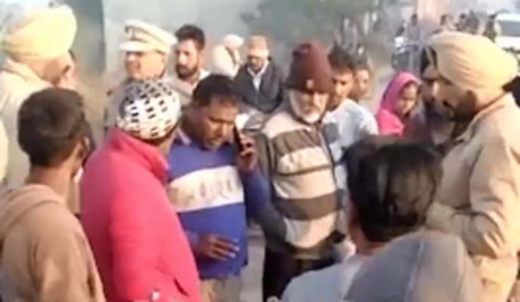 पंजाबः दिन दिहाड़ें खेतों से मिली लापता छात्रा की लाश, देखें वीडियो