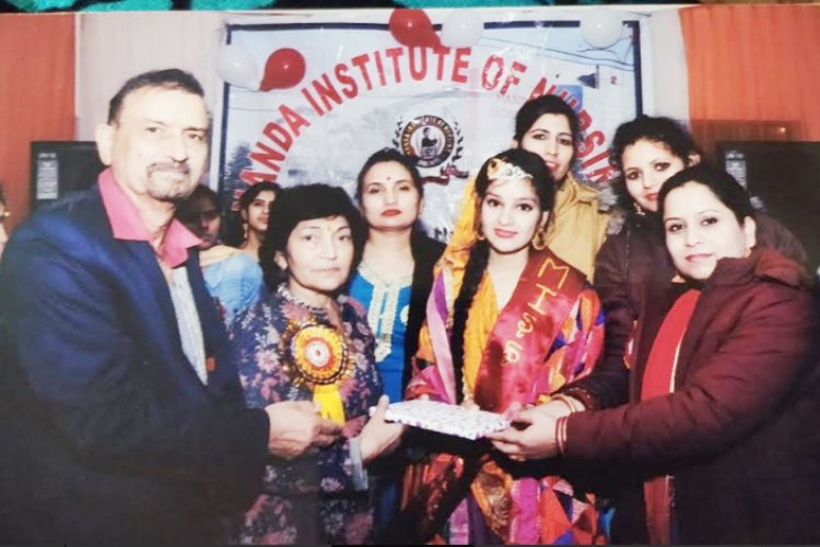 नंदा नर्सिंग कॉलेज की राजदीप ने राज्य भर में टॉप किया