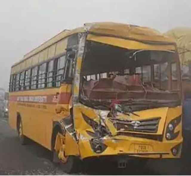आदमपुर से फतेहगढ़ साहिब जा रही यात्रियों की बस हुई क्षतिग्रस्त, कई घायल
