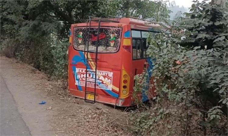 पंजाब: डेरा ब्यास से लौट रहे श्रद्धालुओं की बस हुई क्षतिग्रस्त 