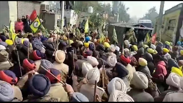 पंजाबः शराब फैक्टरी के विरोध में इकट्ठे हुए किसानों पर पुलिस ने किया लाठीचार्ज, माहौल तनावपूर्ण, देखें वीडियो