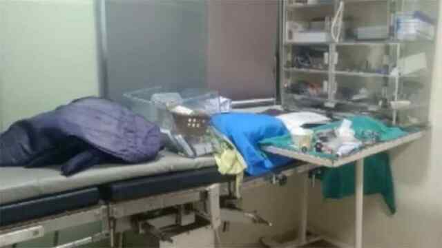 अस्पताल में डबल मर्डरः अलमारी में बेटी का शव, बिस्तर के नीचे मां की मिली लाश
