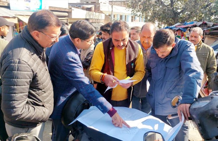 सचिव भाषा एवं संस्कृति विभाग ने लिया चिंतपूर्णी मंदिर क्षेत्र की व्यवस्थाओं का जायजा
