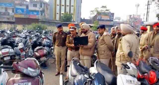 जालंधरः बस स्टैंड सहित पार्किंग स्थलों की ADGP ने की विशेष चैकिंग, 3 वाहन किए जब्त