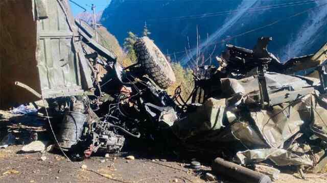 बड़ा हादसाः गहरी खाई में गिरा सेना का ट्रक, 16 जवान शहीद