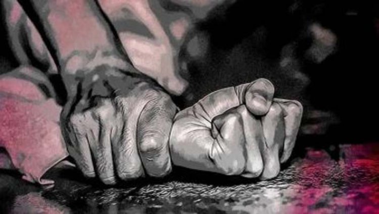 मंदिर में पूजा करने गई लड़की को पुजारी के बेटे ने बनाया हवस का शिकार