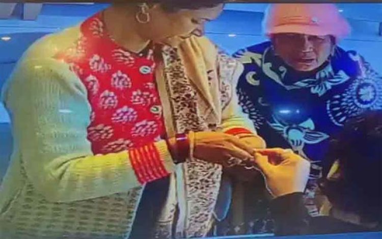 ज्वेलर्स की दुकान से गहने चुराकर फरार महिलाएं