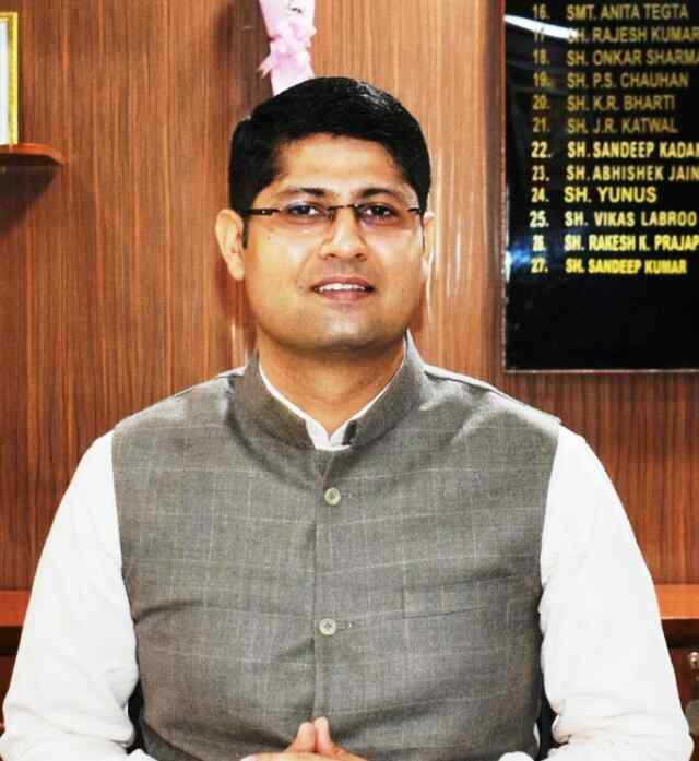 शीत लहर में रखें स्वास्थ्य का विशेष ध्यान: उपायुक्त