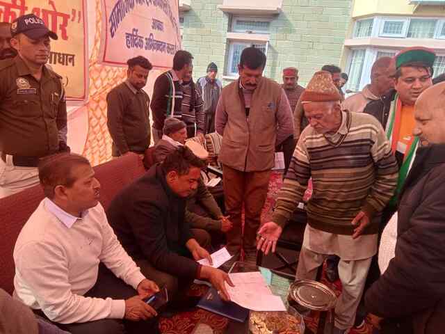 प्रशासन गांव की ओर अभियान के तहत विधायक सुदर्शन सिंह बबलू ने ग्राम पंचायत ज़ोल में सुनी जनसमस्याएं