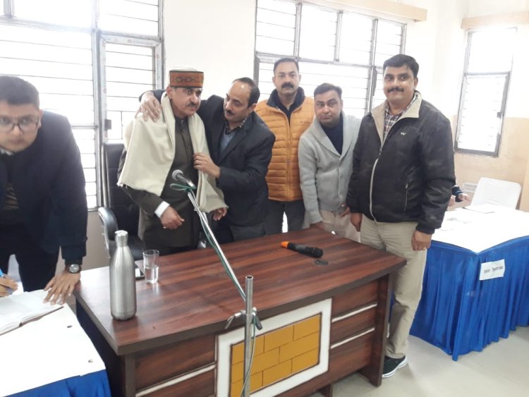 प्रशासन गांव की ओर कार्यक्रम के तहत बद्दी में लगा शिविर