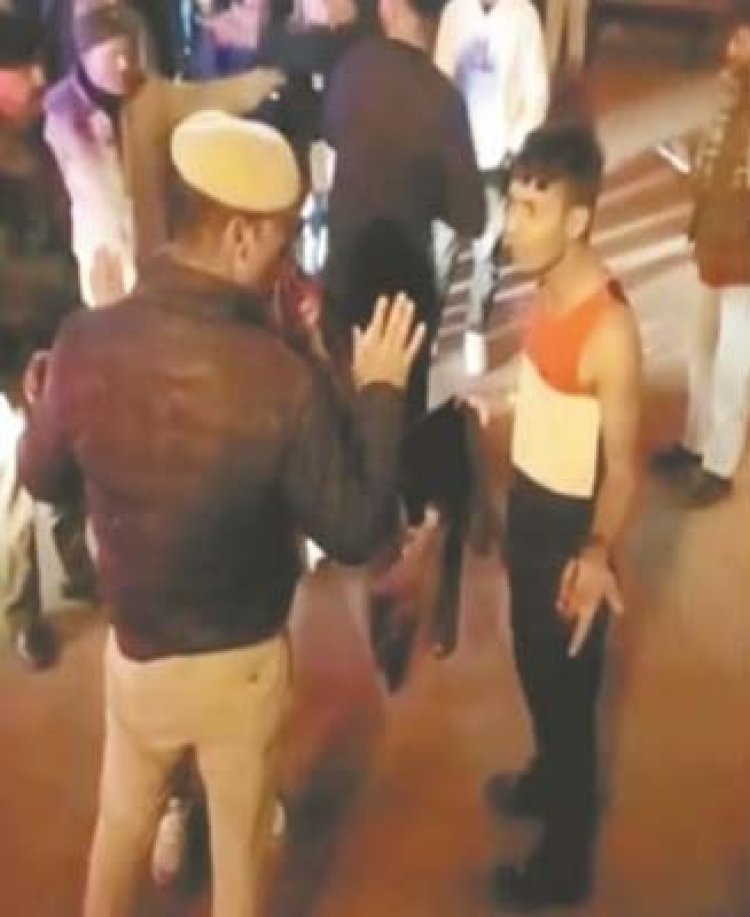 पुलिसकर्मियों से उलझे हुड़दंगबाज, 6 को किया काबू, देखें वीडियो