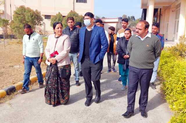 उपायुक्त ऊना ने किया कोविड केयर सेंटर पालकवाह का दौरा