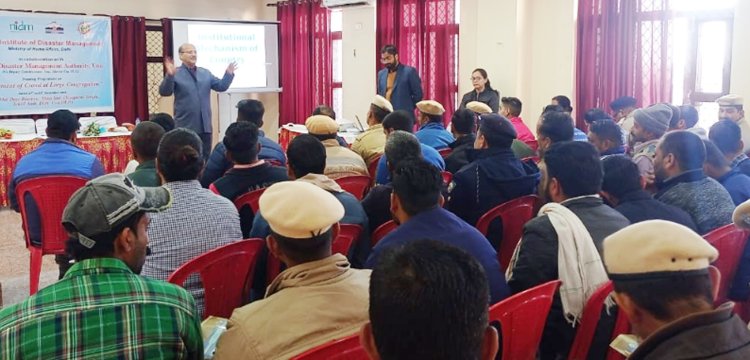 धार्मिक स्थलों पर भीड़ नियंत्रण के लिए तीन दिवसीय प्रशिक्षण शिविर आरम्भ