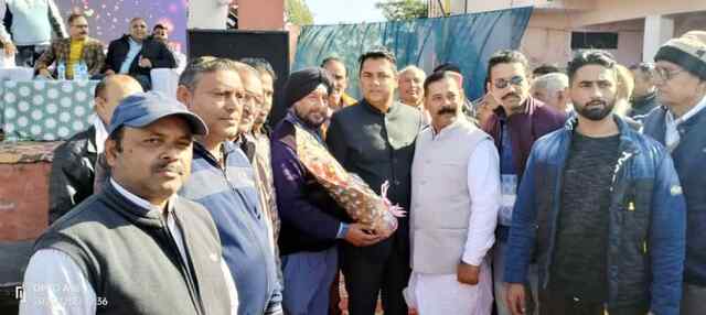 चिंतपूर्णी के नवनियुक्त विधायक सुदर्शन सिंह बबलू के प्रीतिभोज में शामिल हुए नरेश ठाकुर