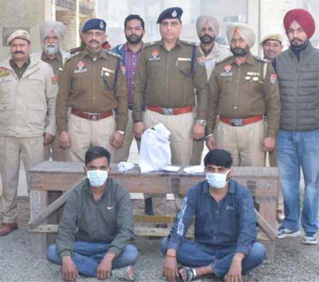 पंजाबः पुलिस ने ड्रग नेटवर्क का किया पर्दाफाश, 3 किलो अफीम सहित 2 तस्कर किए गिरफ्तार, देखें वीडियो
