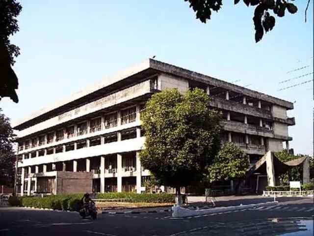 पंजाबः विदेश यात्रा कर वापिस आया इस यूनिवर्सिटी का स्टूडेंट हुआ कोरोना संक्रमित