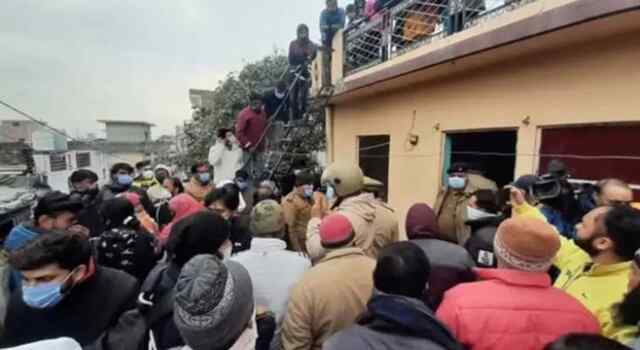 दिन दिहाड़े घर में किराएदार की हत्या, बोरे से शव बरामद