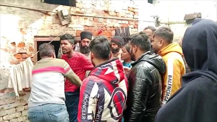 जालंधरः घर के बाहर से बाइक लेकर चोर हुआ फरार, मालिक ने ऐसे किया काबू, देखें वीडियो