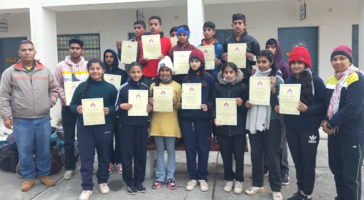 अंतरराष्ट्रीय जंबूरी कल्चरल कार्यक्रम से लौटे स्काउट एवं गाइड का इंदौरा रेलवे स्टेशन पर किया स्वागत