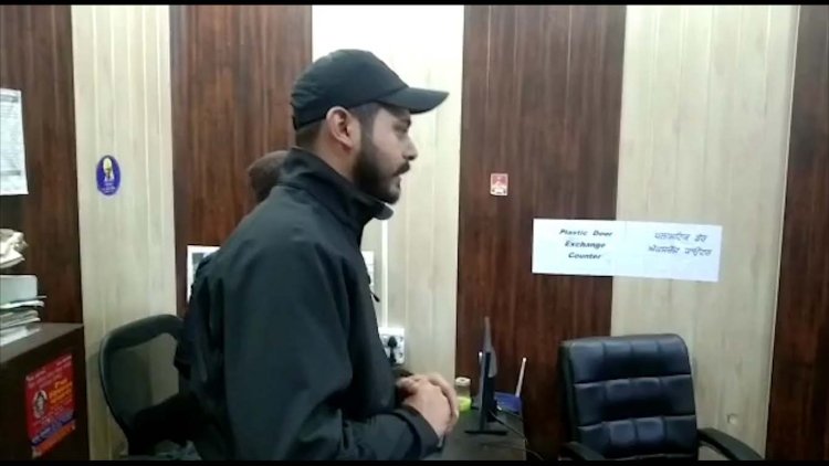 पंजाबः नगर निगम में विधायक की छापेमारी, मचा हड़कंप, देखें वीडियों